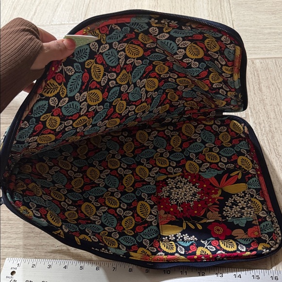 Vera Bradley Floral Quilted laptop - Picture 3 of 5